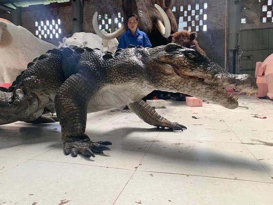Costume réaliste interactif de crocodile pour le parc d'attractions