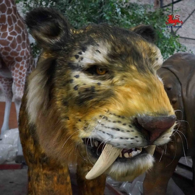 Chat à dents de sabre animatronique normal résistant aux intempéries pour le parc à thème
