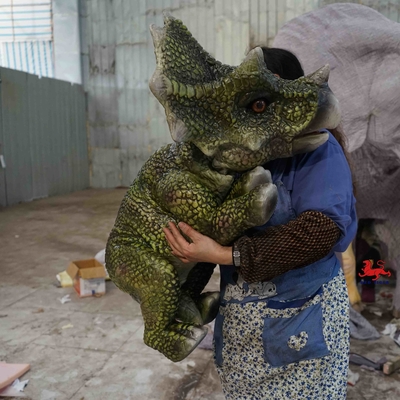 Bon prix Marionnette réaliste molle légère, marionnette de main de Triceratops en ligne