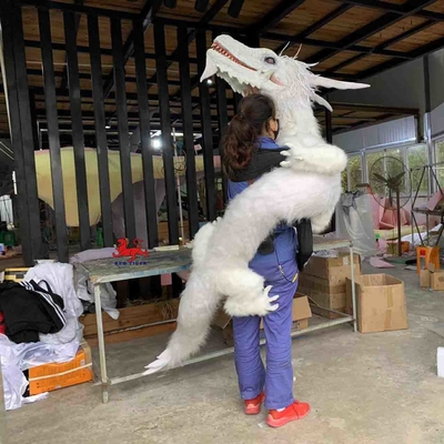 Contrôle manuel adapté aux besoins du client par couleur en caoutchouc de marionnette de dinosaure