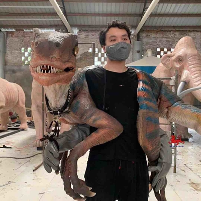 Bon prix Marionnette à main Dino souple faite à la main Adult Age Raptor Marionnette à main en ligne